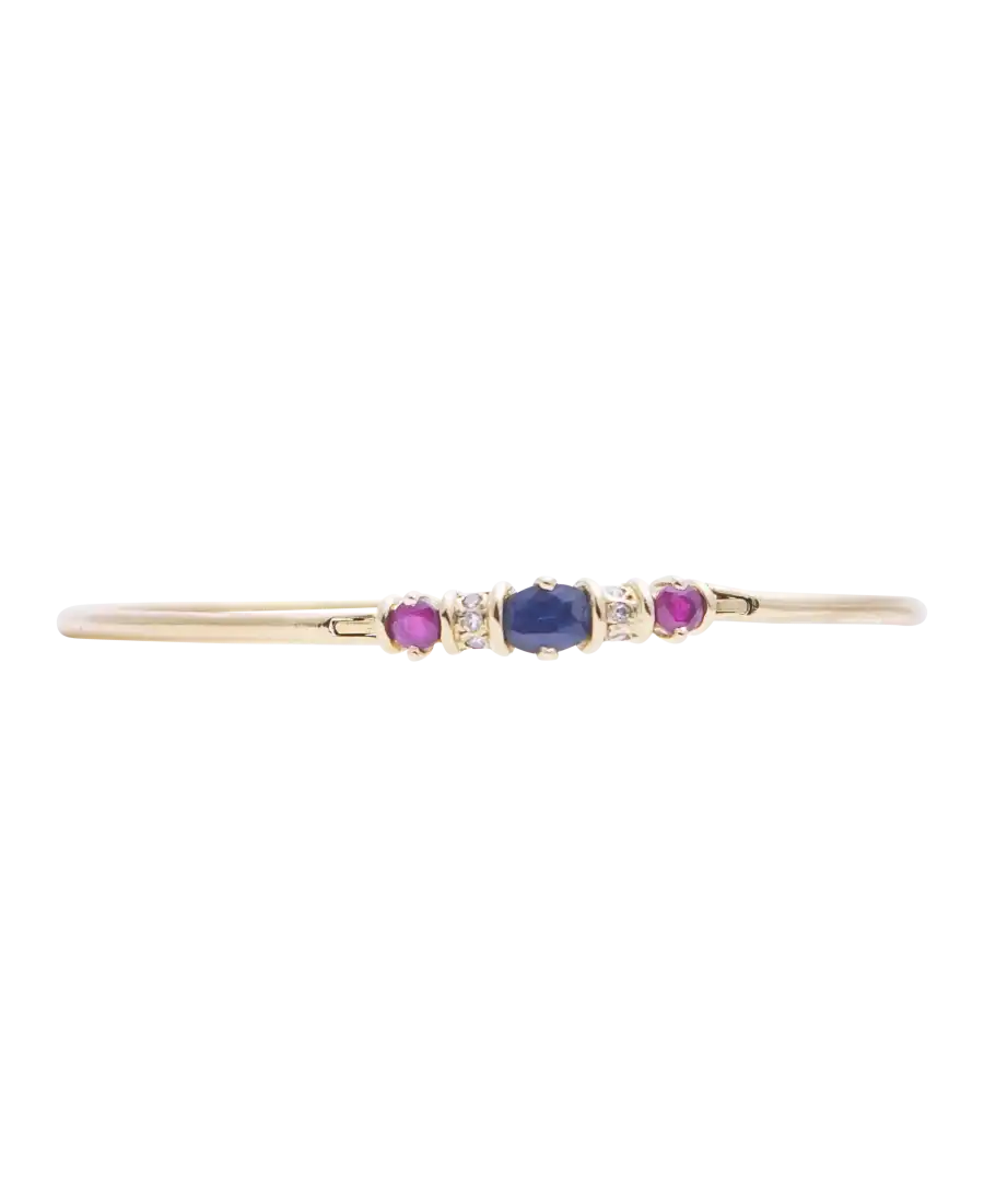 gouden sieraden - gouden slavenarmband met saffieren, diamanten en robijnen - verkrijgbaar bij juwelier VIRTU LUXURY gouden sieraden - gouden slavenarmband met saffieren, diamanten en robijnen - verkrijgbaar bij juwelier VIRTU LUXURY