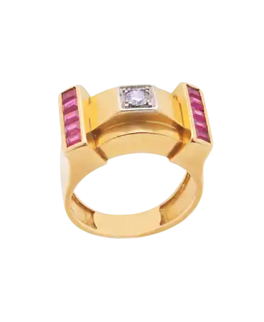 Deze TANK CIRCA 1960 ring is een prachtig sieraad met zijn schitterende robijnen en sprankelende diamant.