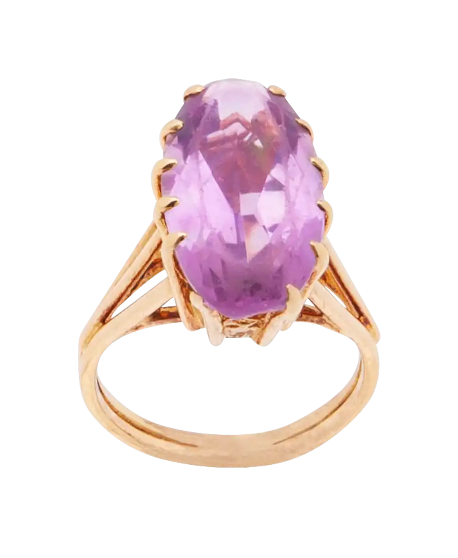 Marquise Amethist ring met 12 klauwen in 18 Karaat geelgoud. Verkrijgbaar bij VIRTU LUXURY. Marquise Amethist ring met 12 klauwen in 18 Karaat geelgoud. Verkrijgbaar bij VIRTU LUXURY.