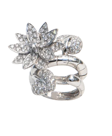 De SOUPLESSE ring schittert met zijn diamanten