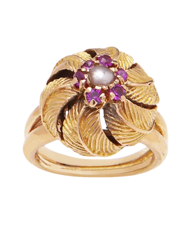 Palmier Fleuri is een 18 karaats geelgouden ring met een bloemdesign. Verkrijgbaar bij VIRTU LUXURY.