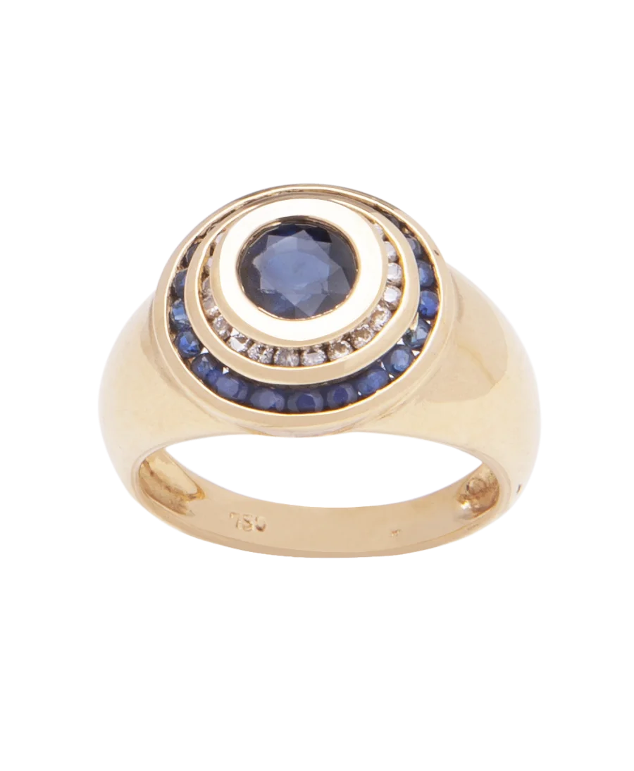 Trouwring Saffieren en Diamanten in 18 Karaat Geelgoud. Verkrijgbaar bij VIRTU LUXURY. Trouwring Saffieren en Diamanten in 18 Karaat Geelgoud. Verkrijgbaar bij VIRTU LUXURY.