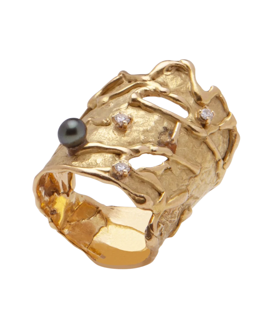 Parel en Diamant Designer Ring in 18 Karaat Geelgoud; Verkrijgbaar bij VIRTU LUXURY.