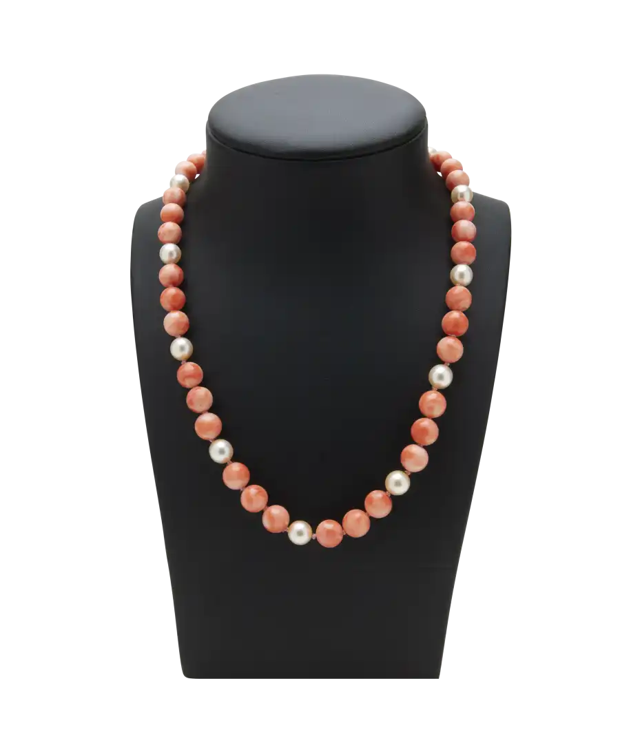Collier PERLES DE CORAIL avec fermoir en Or jaune 18 Carats. Disponible chez VIRTU LUXURY. Collier PERLES DE CORAIL avec fermoir en Or jaune 18 Carats. Disponible chez VIRTU LUXURY.