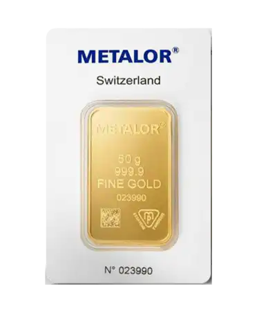 voorkant van de gestempelde goudbaar van 50 gram van zuiver 24k goud van METALOR te koop en verkrijgbaar bij VIRTU LUXURY